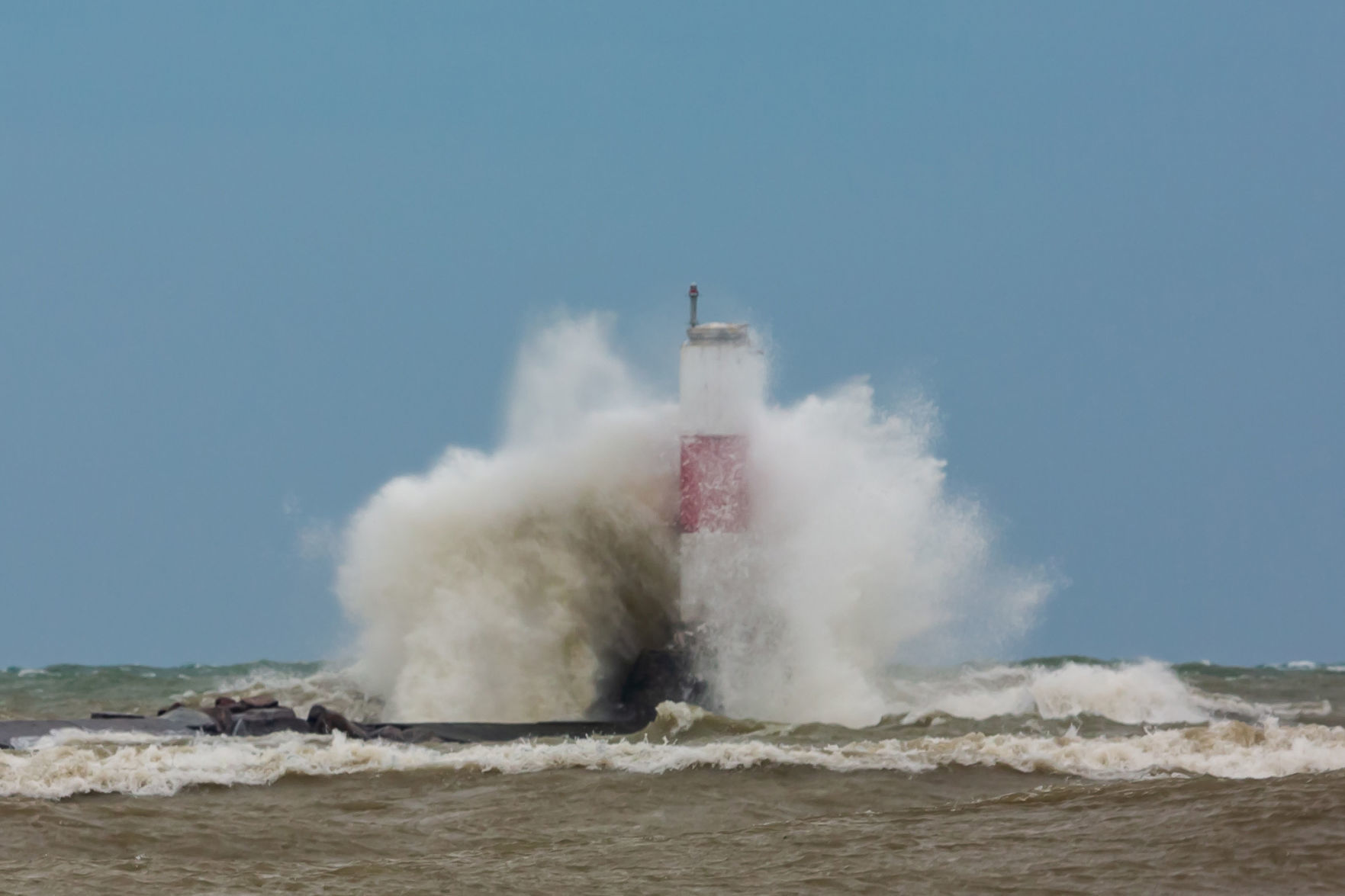Jesus Andres Badillo Tejeda: Wind and waves